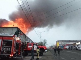 В Петропавловске-Камчатском горит заброшенное здание ДК