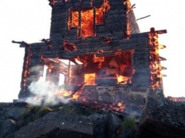 В Рабочеостровске сгорела церковь из фильма «Остров»
