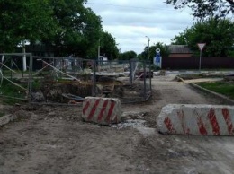 В Разумном Белгородского района второй год не закапывают яму на дороге