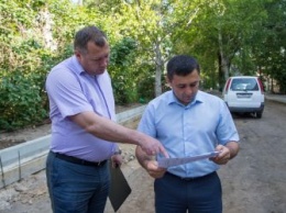 Олег Имамеев проверил, как идет благоустройство благовещенских дворов