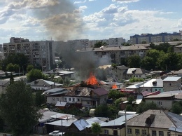 Частный дом горел в Барнауле вечером 12 июня