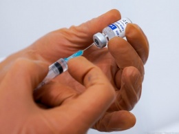 Обязательную вакцинацию от COVID-19 ввели уже четыре региона России