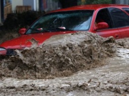 В Крыму после ливней оказались затоплены более 70 машин