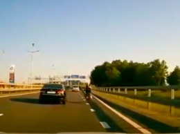 ДТП с велосипедисткой на Приморском кольце попало на камеру регистратора (видео)