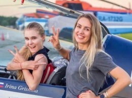 Девушки показали акробатический пилотаж в калужском небе (фото)