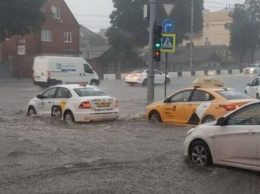 Последствия подтопления улиц после вчерашнего ливня устранили в Краснодаре