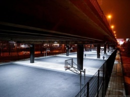 Власти Калининграда ищут нового подрядчика для установки сетки под старой эстакадой