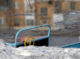 Автомобилист отсудил у новокузнецкой компании крупную сумму за упавший снег