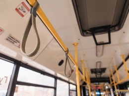 Жители Новокузнецка пожаловались на курящего в салоне автобуса мужчину