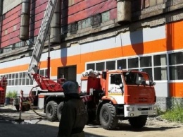 В Барнауле произошел пожар на крыше производственного здания