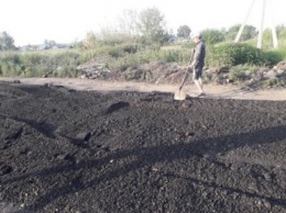 Жители кузбасского поселка своими силами отремонтировали дорогу