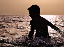 Пытавшийся спасти тонущего ребенка мужчина погиб в море под Анапой