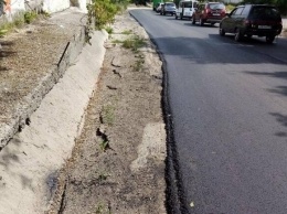 Очередной ремонт улицы Ломоносова в Симферополе снова оставил местных жителей без тротуаров, - ФОТО
