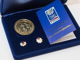 Десятки медалей «За любовь и верность» получат семьи из Алтайского края