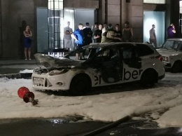 На Вольской автомобиль такси "Uber" превратился в факел