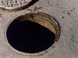 В ХМАО в канализационном колодце обнаружили тела отца и сына