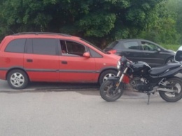 В Приморске школьник на мотоцикле врезался в «Опель» (фото)