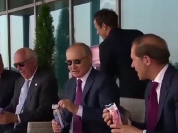 Владимир Путин съел любимое кубанское мороженое на МАКС-2021