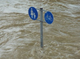 Метро в Китае вместе с людьми ушло под воду из-за сильных дождей: есть погибшие