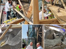 Ход реставрации рельефов на бывшем здании ВНИИМЭТ проверил Алексей Комов