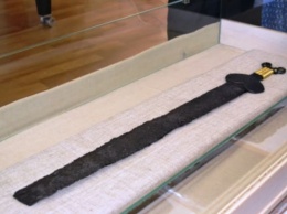 Скифский меч, пролежавший в земле около 2,5 тысяч лет, вернулся в Алтайский край после реставрации
