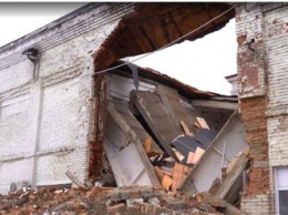 Власти Кузбасса снесут школу с обрушившейся крышей
