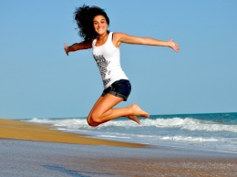 Ученые: После климакса женщинам полезно прыгать на одной ноге