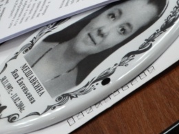 Екатеринбурженка осудила 30 тысяч рублей за свое фото для рекламы надгробий
