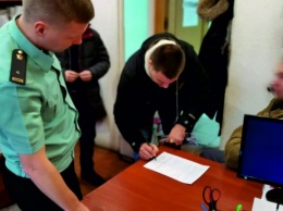 В Екатеринбурге пристав переоделась в халат, чтобы добраться до должника