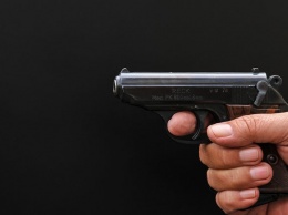 Двое посетителей новокузнецкого бара угрожали работникам пневматическим пистолетом