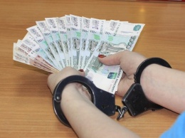 Ялтинцу грозит уголовное дело за взятку в 30 тысяч рублей