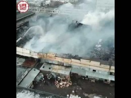 Последствия пожара на складе в Москве попали на видео