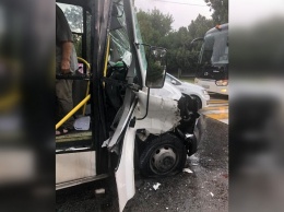 В ДТП с маршруткой и автобусом в Анапе пострадали четверо взрослых и двое детей