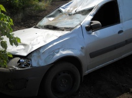 Обгон на трассе спровоцировал аварию: женщина-водитель опрокинулась в кювет