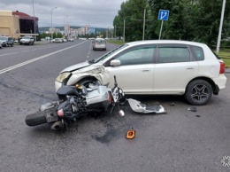 Мотоциклист получил серьезную травму при столкновении с иномаркой в Кемерове