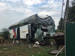 В Адыгее автобус с пассажирами после столкновения с иномаркой врезался в трансформатор