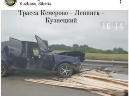Автомобиль с прицепом попал в аварию на кузбасской трассе
