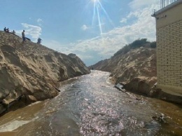 В Анапе прорыли канал в море для отвода воды с Пионерского проспекта