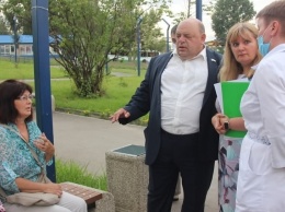 Олег Костин выслушал жалобы жителей поселка Елшанка