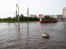 Мэрия Барнаула объяснила очередной потоп после ливня большим объемом осадков и перегрузкой ливневок