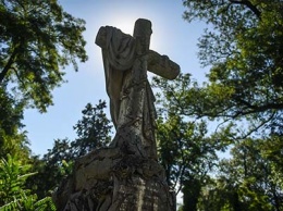 Всесвятское кладбище восстает из небытия