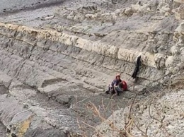 Новороссийские спасатели помогли девушке, застрявшей на скальном участке горы Колдун