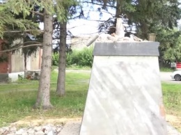«Осталась одна голова»: в алтайском селе разрушили памятник Ленину