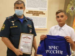 МЧС наградило 12-летнего Алексея Афанаско за спасение тонущего ребенка