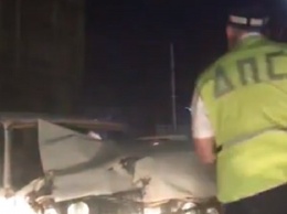 «Скорую, быстро, на переезд»: появилось видео полицейской погони за пьяным водителем и столкновения с поездом в Темрюке