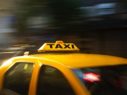 Таксист в Ленинск-Кузнецком закупился за счет клиента