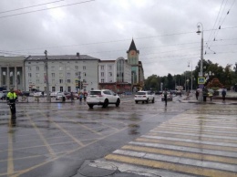 В центре Калининграда отключились светофоры, работают регулировщики (фото)