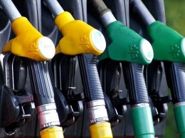 Цены на бензин в России снизились впервые за год