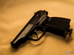 Собутыльник украл у кемеровчанки пистолет