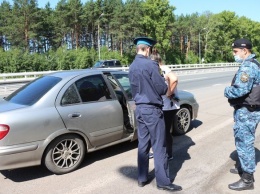 Силовики массово арестовали машины на въезде в Кемерово